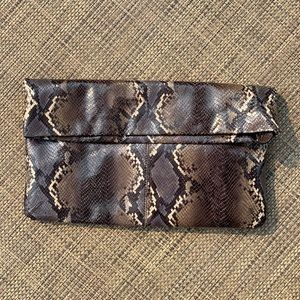 NWT- Python Snakeskin Clutch Bag + FREE Gift 🎁🌸
